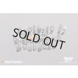 MINI GT 1/64 Oracle Red Bull Racing RB18 2022 Winner Car #1 Abu Dhabi Grand Prix Max Verstappen Pit Crew Set