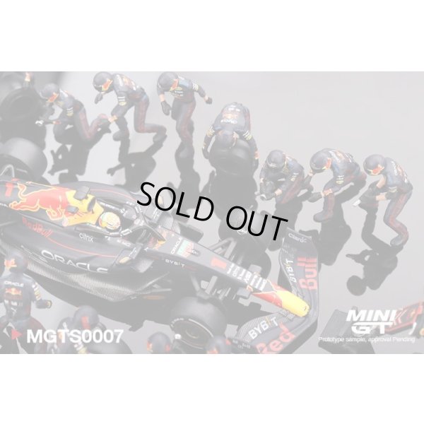 画像2: MINI GT 1/64 Oracle Red Bull Racing RB18 2022 Winner Car #1 Abu Dhabi Grand Prix Max Verstappen Pit Crew Set