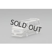 Tarmac Works 1/64 Toyota Hiace Wagon Custom Silver/Brown