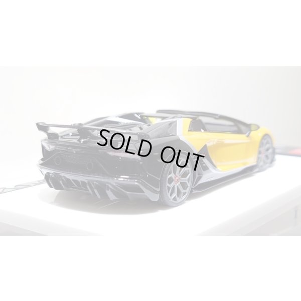 画像10: EIDOLON 1/43 Lamborghini Aventador SVJ Roadster 2020 2 tone paint Grande Giallo pearl / Metallic Black Limited 37 pcs.