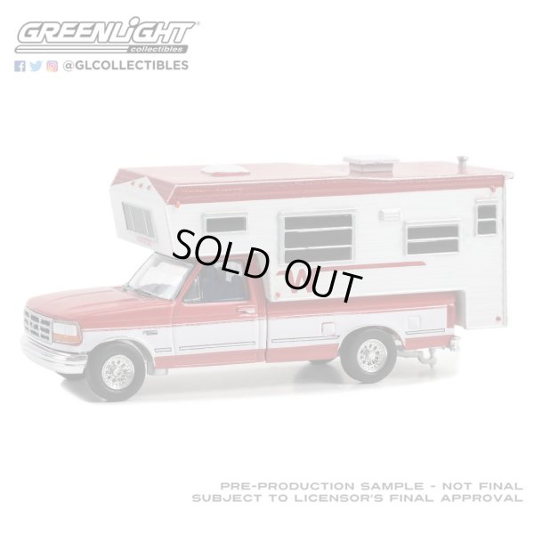 画像1: GREEN LiGHT EXCLUSIVE 1/64 1995 Ford F-250 Long Bed with Winnebago Slide-In Camper - Bright Red and Oxford White