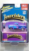 JOHNNY LIGHTNING 1/64 1950 Chevy 3100 Pickup Lowrider Blue with Lowrider Enthusiast Figure