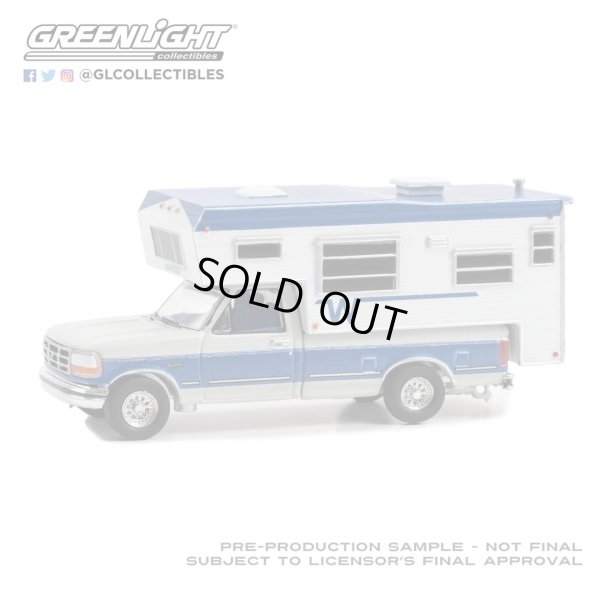 画像1: GREEN LiGHT EXCLUSIVE 1/64 1992 Ford F-250 Long Bed with Winnebago Slide-In Camper - Medium Silver Metallic and Bright
