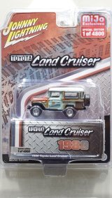 JOHNNY LIGHTNING 1/64 1980 Toyota Land Cruiser Matte Blue / Weathered
