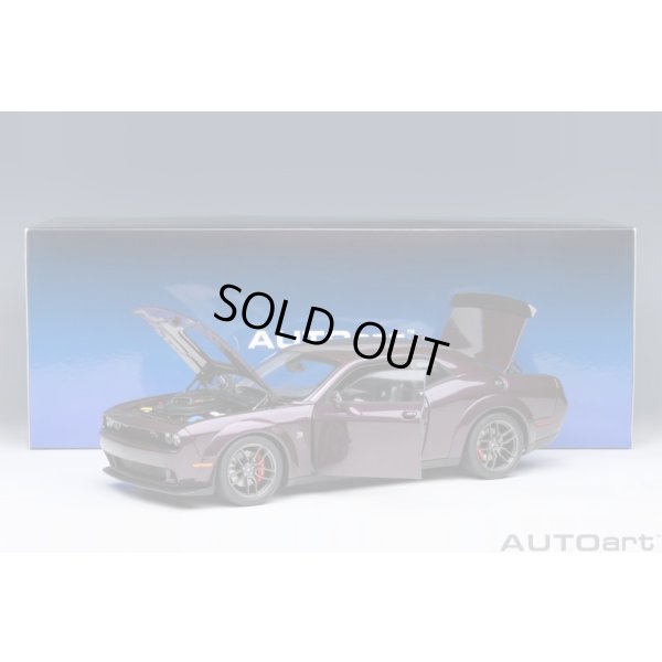 画像20: AUTOart 1/18 Dodge Challenger R/T Scat Pack Widebody 2022 (HELLRAISIN / Metallic Purple)