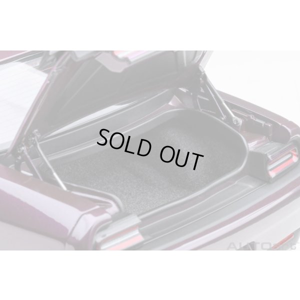 画像12: AUTOart 1/18 Dodge Challenger R/T Scat Pack Widebody 2022 (HELLRAISIN / Metallic Purple)