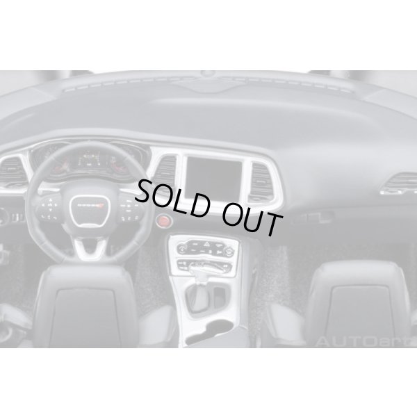 画像14: AUTOart 1/18 Dodge Challenger R/T Scat Pack Widebody 2022 (HELLRAISIN / Metallic Purple)