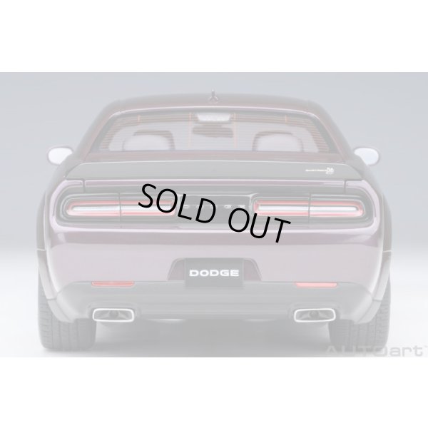 画像6: AUTOart 1/18 Dodge Challenger R/T Scat Pack Widebody 2022 (HELLRAISIN / Metallic Purple)