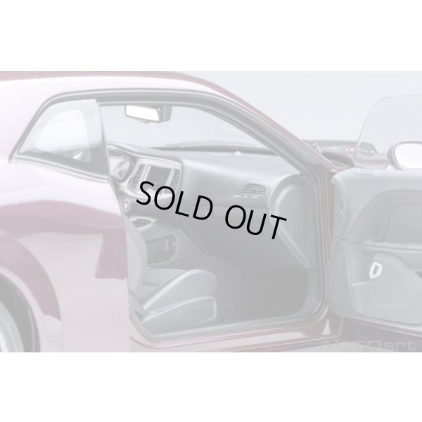 画像10: AUTOart 1/18 Dodge Challenger R/T Scat Pack Widebody 2022 (HELLRAISIN / Metallic Purple)