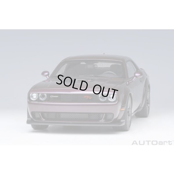 画像18: AUTOart 1/18 Dodge Challenger R/T Scat Pack Widebody 2022 (HELLRAISIN / Metallic Purple)