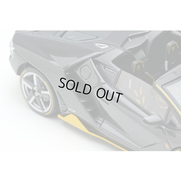 画像8: EIDOLON COLLECTION 1/43 Lamborghini Centenario Roadster LP770-4 2016 Visible Carbon / Yellow Stripe Limited 100 pcs.