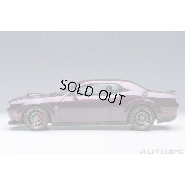 画像3: AUTOart 1/18 Dodge Challenger R/T Scat Pack Widebody 2022 (HELLRAISIN / Metallic Purple)