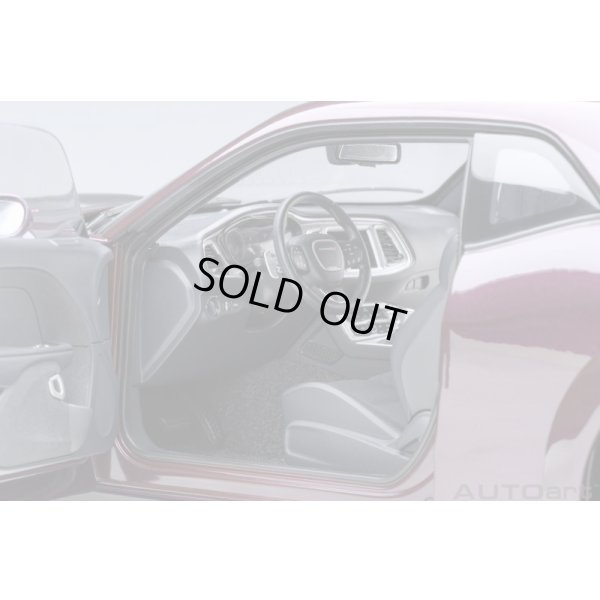 画像9: AUTOart 1/18 Dodge Challenger R/T Scat Pack Widebody 2022 (HELLRAISIN / Metallic Purple)