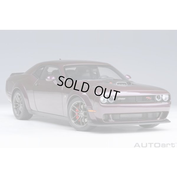 画像17: AUTOart 1/18 Dodge Challenger R/T Scat Pack Widebody 2022 (HELLRAISIN / Metallic Purple)