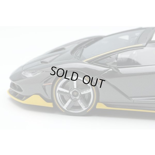 画像9: EIDOLON COLLECTION 1/43 Lamborghini Centenario Roadster LP770-4 2016 Visible Carbon / Yellow Stripe Limited 100 pcs.