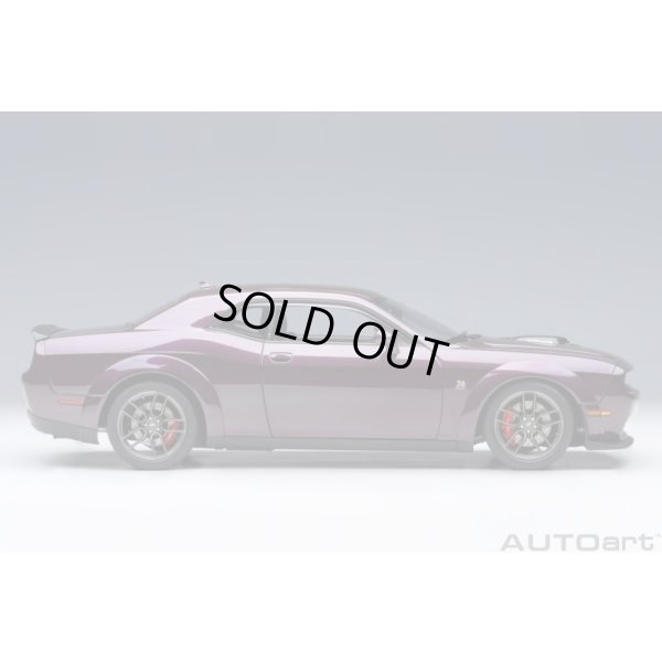 画像4: AUTOart 1/18 Dodge Challenger R/T Scat Pack Widebody 2022 (HELLRAISIN / Metallic Purple)