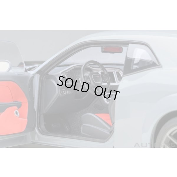 画像9: AUTOart 1/18 Dodge Challenger R/T Scat Pack Widebody 2022 (SMOKE SHOW / Gray)