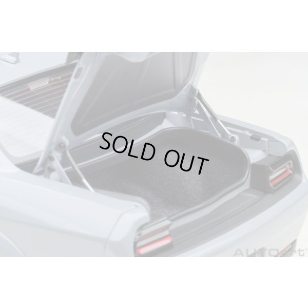 画像12: AUTOart 1/18 Dodge Challenger R/T Scat Pack Widebody 2022 (SMOKE SHOW / Gray)