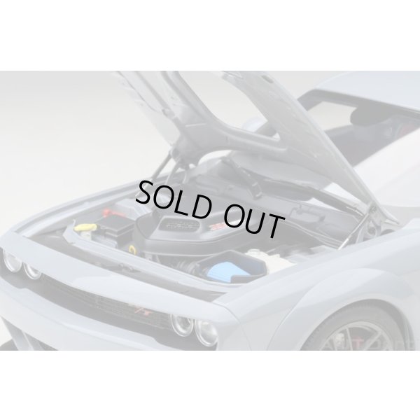 画像11: AUTOart 1/18 Dodge Challenger R/T Scat Pack Widebody 2022 (SMOKE SHOW / Gray)
