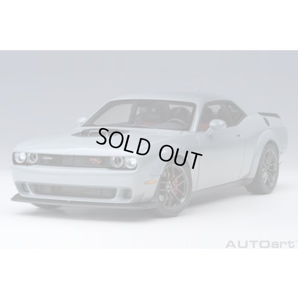 画像16: AUTOart 1/18 Dodge Challenger R/T Scat Pack Widebody 2022 (SMOKE SHOW / Gray)