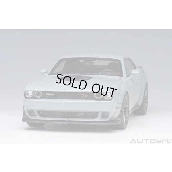 画像18: AUTOart 1/18 Dodge Challenger R/T Scat Pack Widebody 2022 (SMOKE SHOW / Gray)