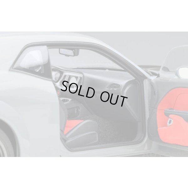 画像10: AUTOart 1/18 Dodge Challenger R/T Scat Pack Widebody 2022 (SMOKE SHOW / Gray)