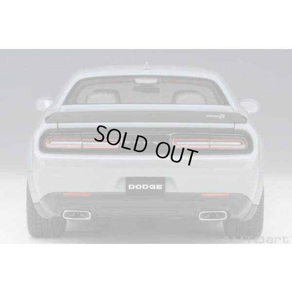 画像6: AUTOart 1/18 Dodge Challenger R/T Scat Pack Widebody 2022 (SMOKE SHOW / Gray)