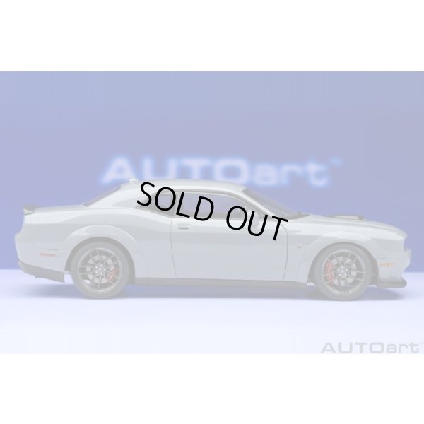 画像4: AUTOart 1/18 Dodge Challenger R/T Scat Pack Widebody 2022 (SMOKE SHOW / Gray)
