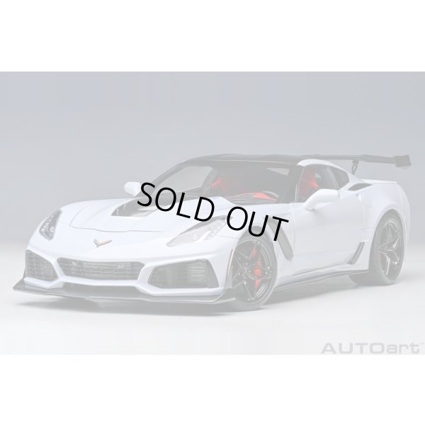 画像16: AUTOart 1/18 Chevrolet Corvette (C7) ZR1 (Gray Metallic)
