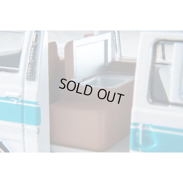 画像7: TOMYTEC 1/64 Limited Vintage Neo Nissan Caravan Camper (White/Light Blue) '73