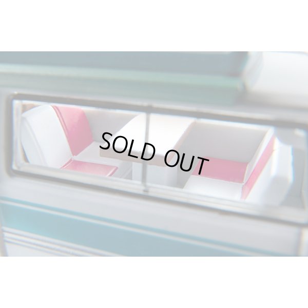 画像8: TOMYTEC 1/64 Limited Vintage Neo Nissan Caravan Camper (White/Light Blue) '73