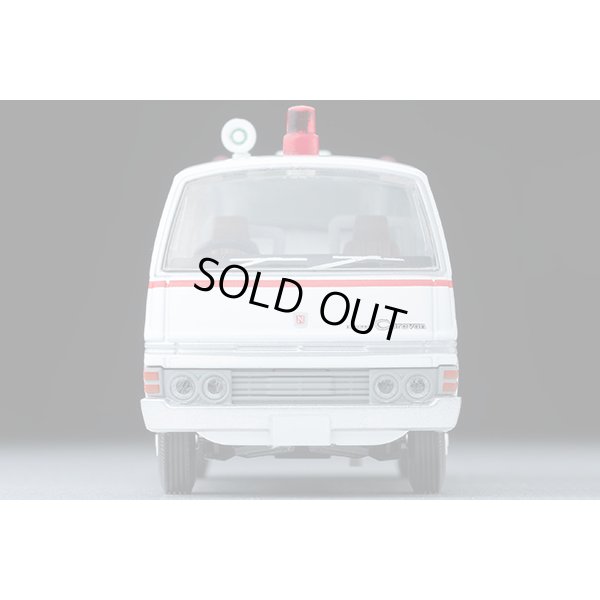 画像5: TOMYTEC 1/64 Limited Vintage Neo LV-N大都会01 Nissan Caravan 救急車（渋谷病院）大都会 PARTIII 第7話「逃亡の滑走路」より