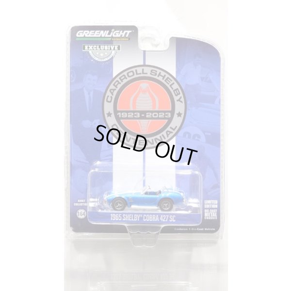 画像2: GREEN LiGHT EXCLUSIVE 1/64 1965 Shelby Cobra 427 S/C - Carroll Shelby Centennial - Guardsman Blue w/ White Stripes