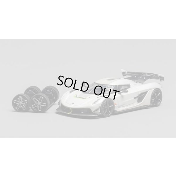 画像1: CM MODEL 1/64 Koenigsegg Jesko Attack Pearl White