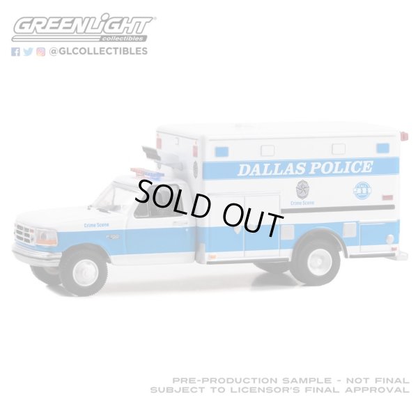 画像1: GREEN LiGHT EXCLUSIVE 1/64 First Responders - 1992 Ford F-350 Ambulance - Dallas Police Crime Scene, Dallas Texas