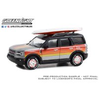 GREEN LiGHT EXCLUSIVE 1/64 2022 Ford Bronco Sport Outer Banks - Free Wheelin` Bronco Sport with Rooftop Kayak