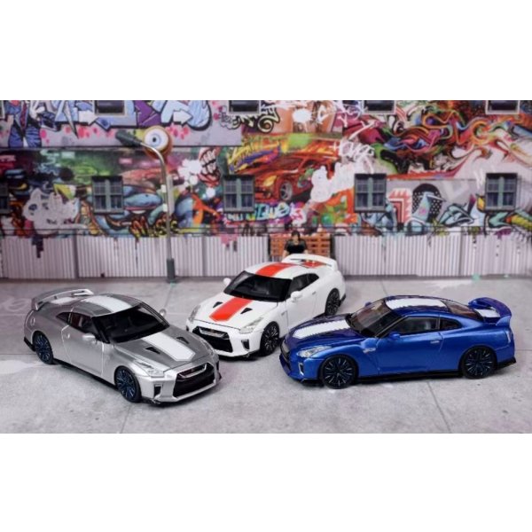 画像6: MOTORHELIX 1/64 Nissan GT-R(R35) 50th Anniversary Brilliant White Pearl