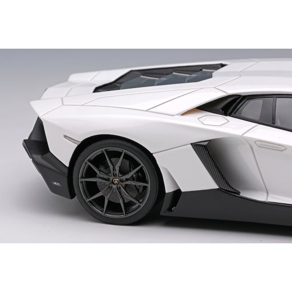 画像9: EIDOLON 1/43 Lamborghini Aventador LP720-4 50° Anniversary 2013 Pearl White (Pink Effect) Limited 80 pcs.