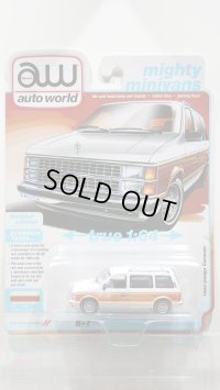 auto world 1/64 1985 Dodge Caravan DW2 White / Woody