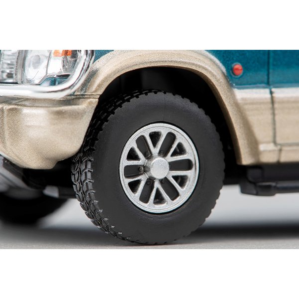 画像8: TOMYTEC 1/64 Limited Vintage NEO Mitsubishi Pajero Mid Roof Wide VR '91 (Green/Beige) オプションパーツ装着車 テント, フィギュア付 