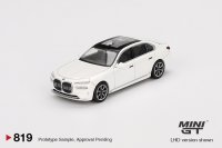 MINI GT 1/64 BMW i7 xDrive60 Mineral White (LHD)