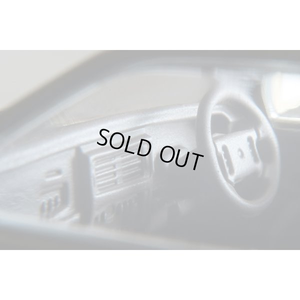 画像9: TOMYTEC 1/64 Limited Vintage NEO Nissan Leopard Altima “帰ってきた あぶない刑事” ver.