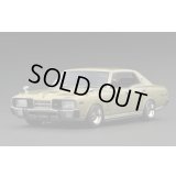 ignition model 1/18 Nissan Gloria Brougham (330) Gold