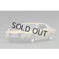 ignition model 1/18 Nissan Gloria Brougham (330) Gold