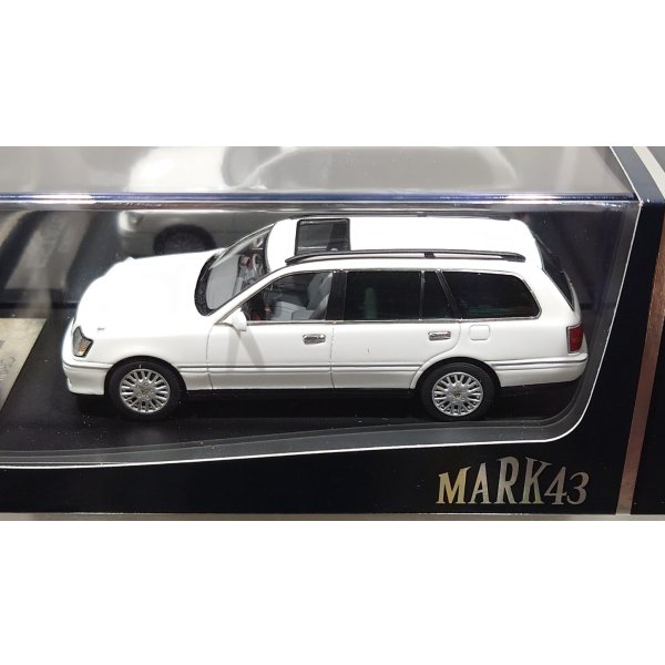 画像2: Hobby JAPAN 1/43 Toyota Crown Estate 3.0 Royal Saloon White Pearl Crystal Shine
