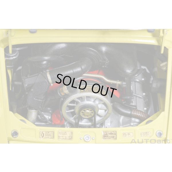 画像13: AUTOart 1/18 Porsche 911 Carrera 2.7 RS (Light Yellow with Green stripes)