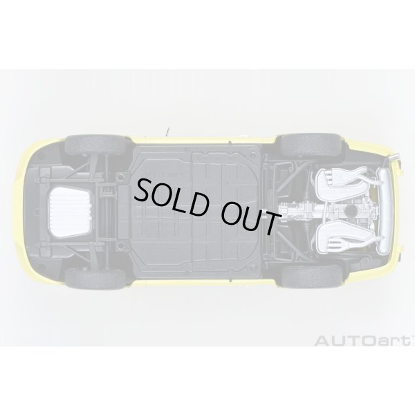 画像8: AUTOart 1/18 Porsche 911 Carrera 2.7 RS (Light Yellow with Green stripes)