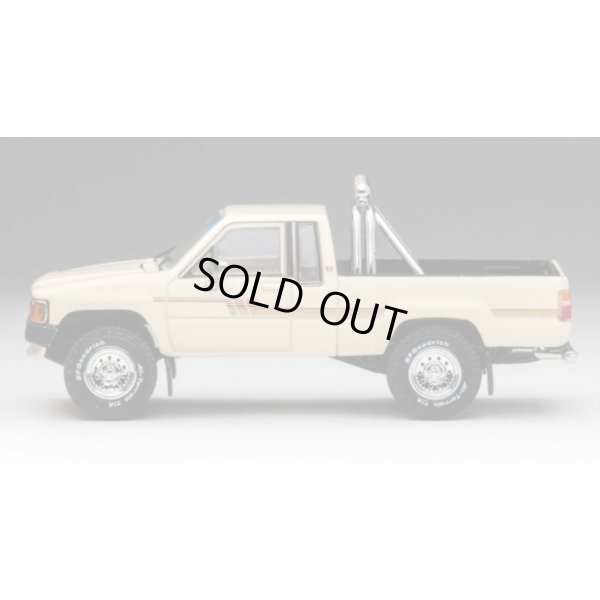 画像10: Gaincorp Products 1/64 Toyota Hilux SR5 Xtracab 1985 Beige with Accessories x DiecastTalk特注品