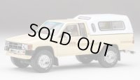 Gaincorp Products 1/64 Toyota Hilux SR5 Xtracab 1985 Beige with Accessories x DiecastTalk特注品