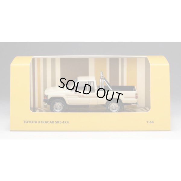 画像14: Gaincorp Products 1/64 Toyota Hilux SR5 Xtracab 1985 Beige with Accessories x DiecastTalk特注品